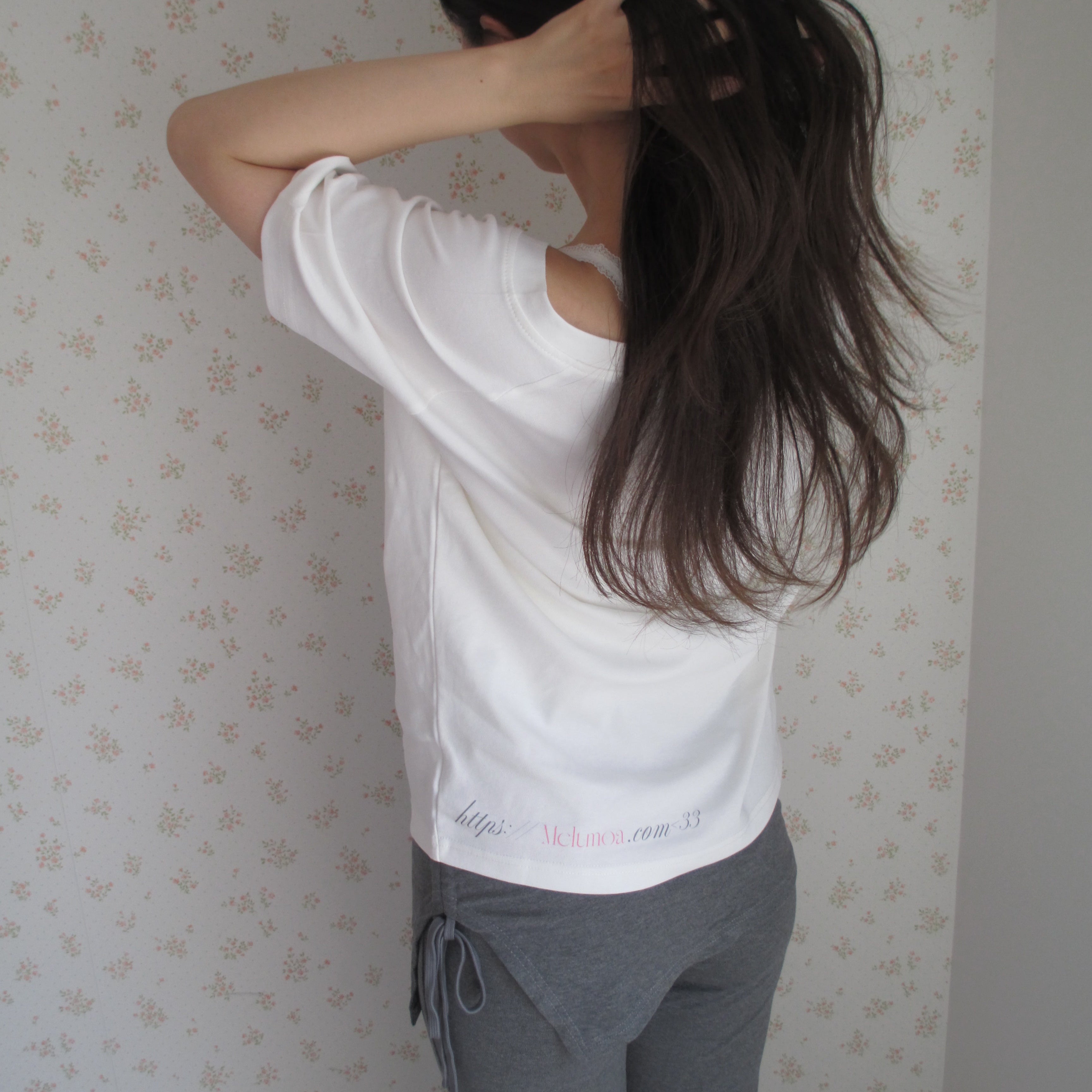 Heart printed off-the-shoulder T-shirt