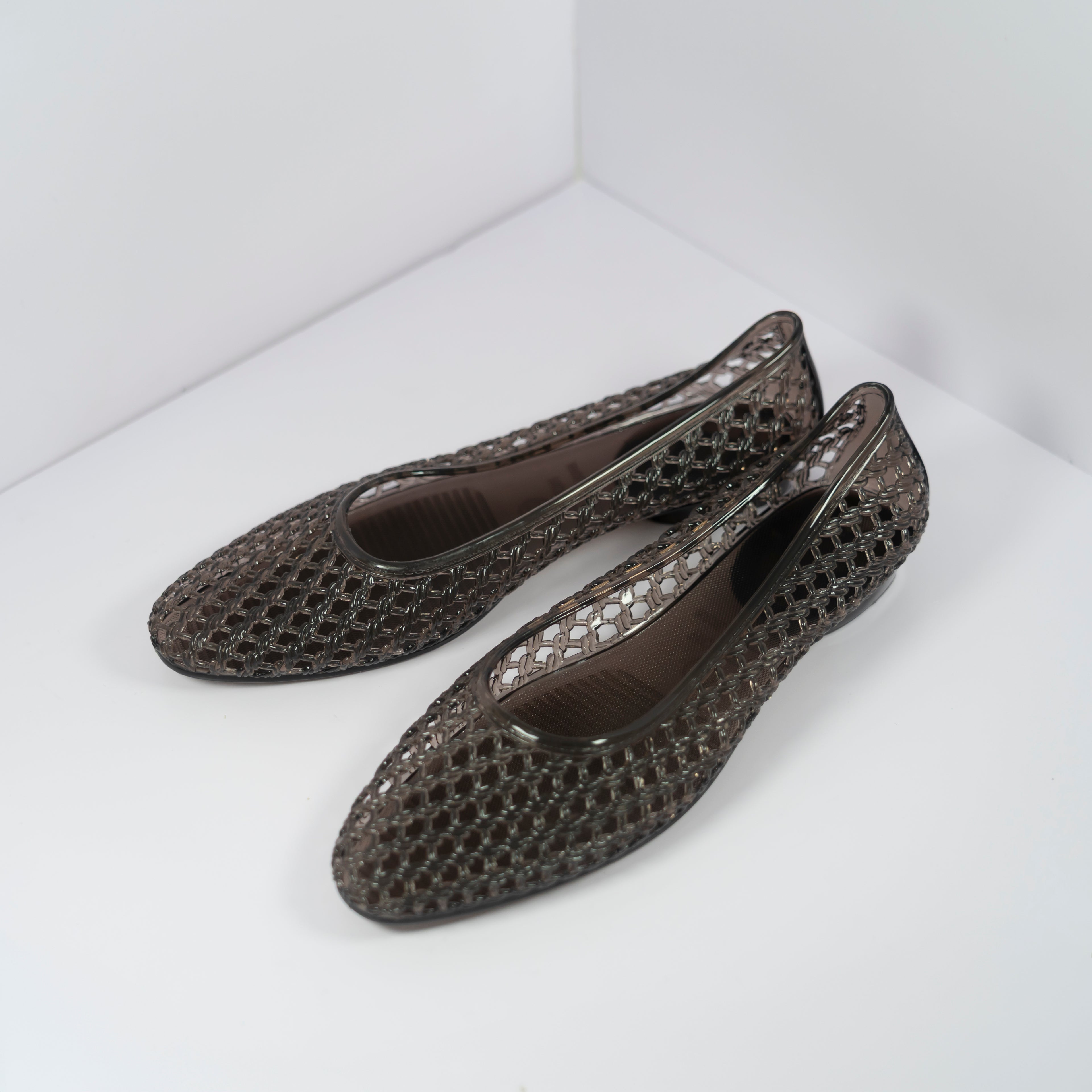 Flat jelly shoes