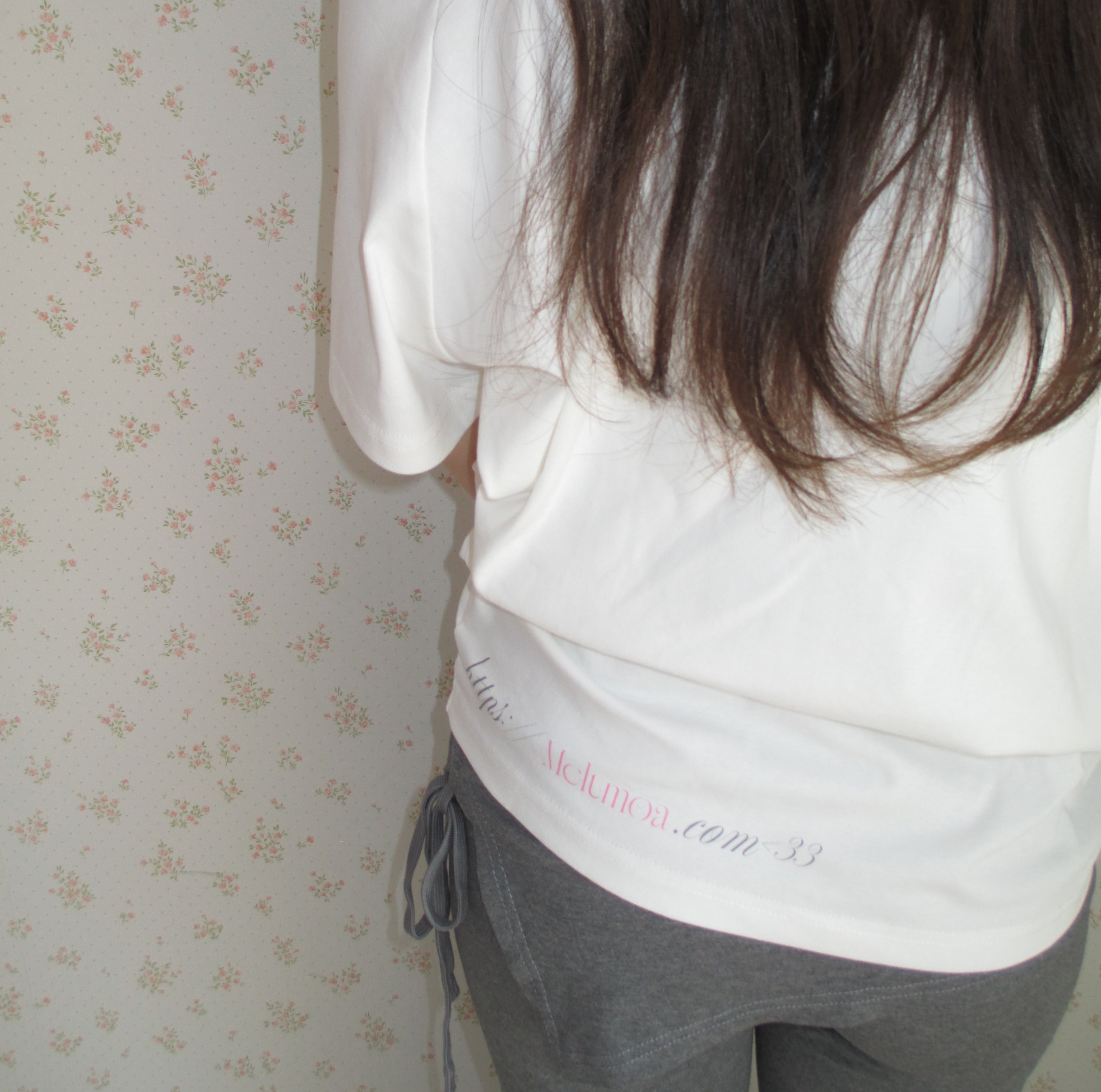 Heart printed off-the-shoulder T-shirt