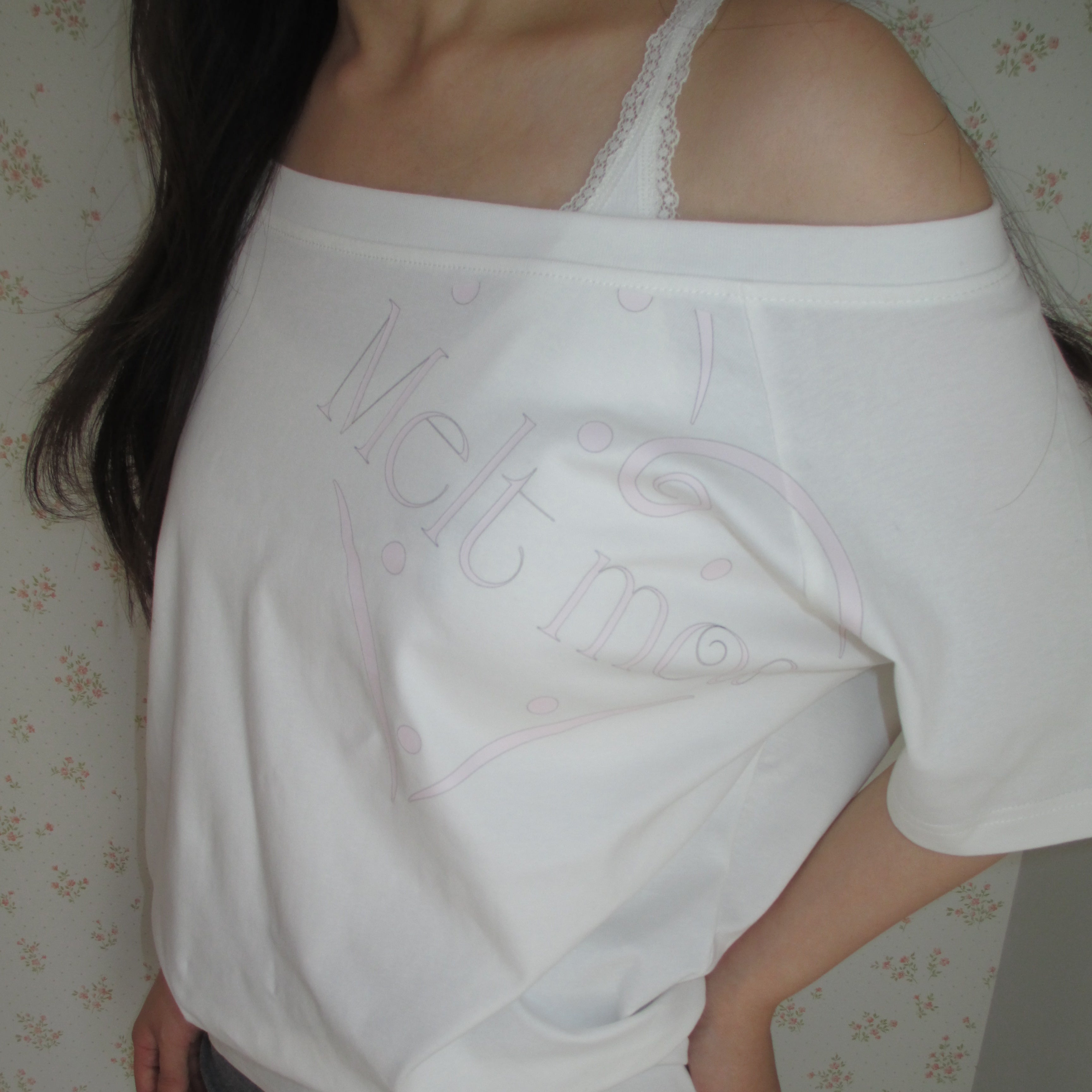Heart printed off-the-shoulder T-shirt