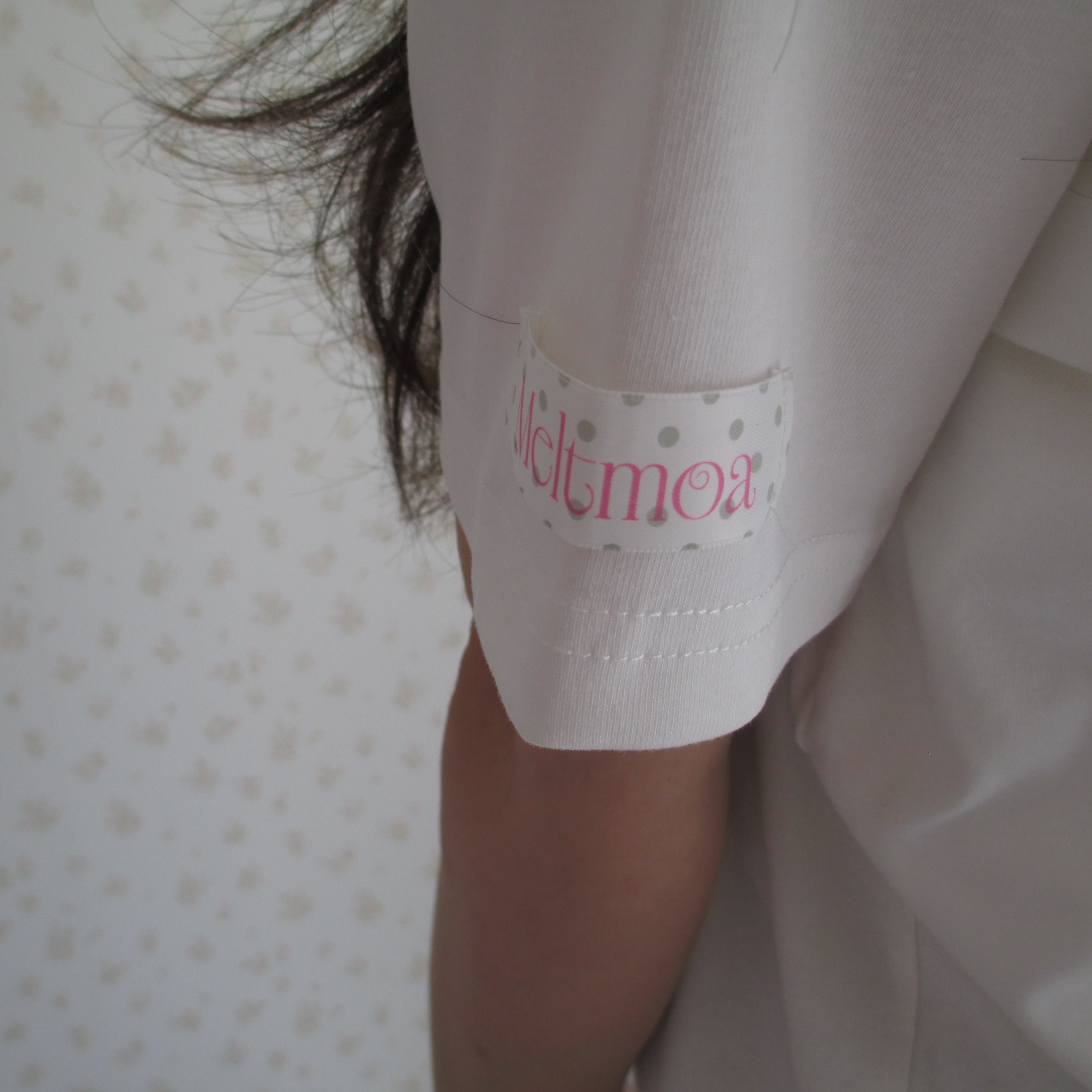 Heart printed off-the-shoulder T-shirt