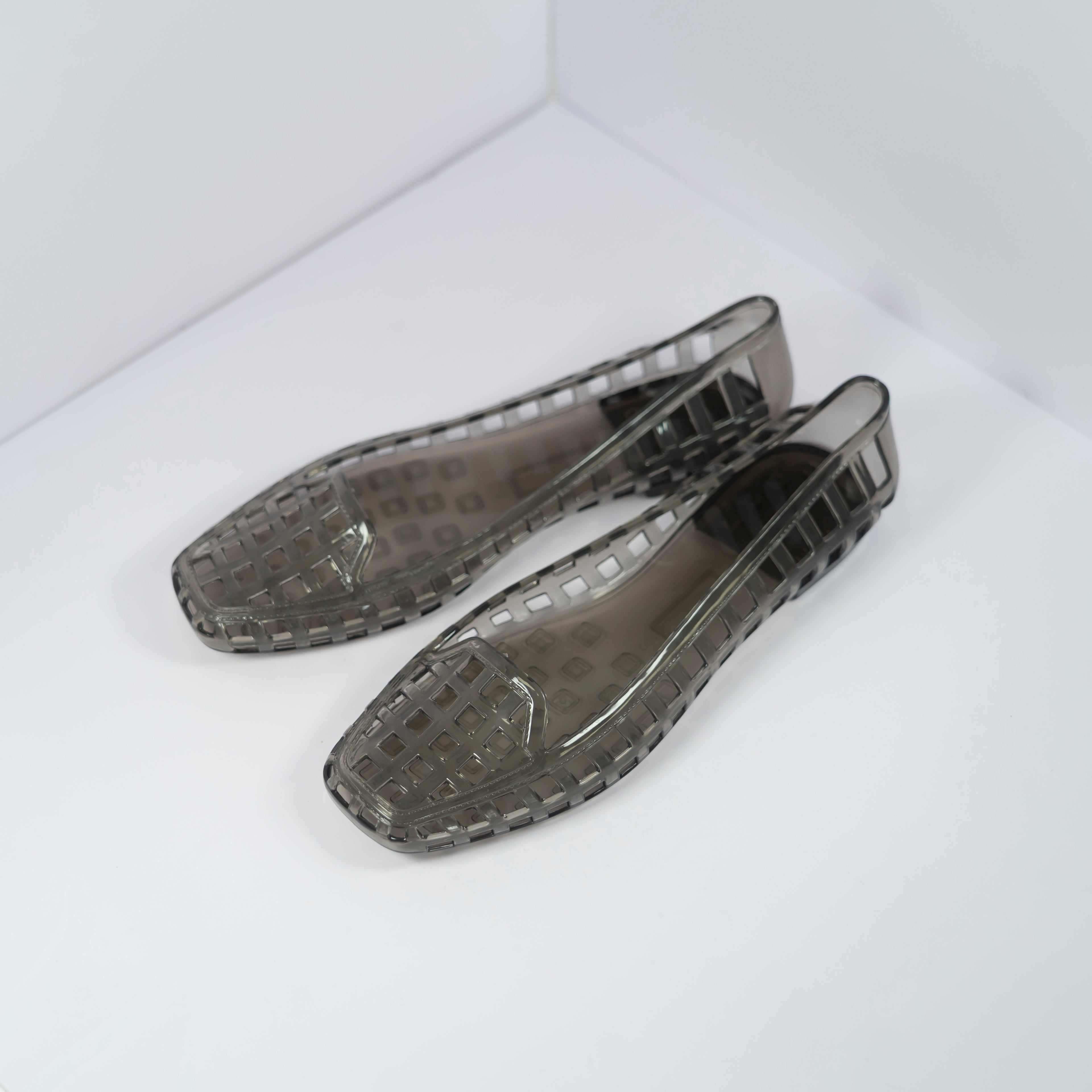 Square flat jelly shoes