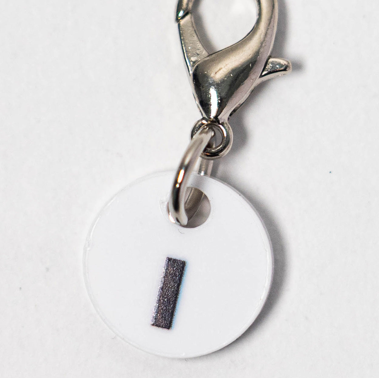 ★アクリル-アルファベット（フック全長1.8cm・モチーフ1.5cm）
