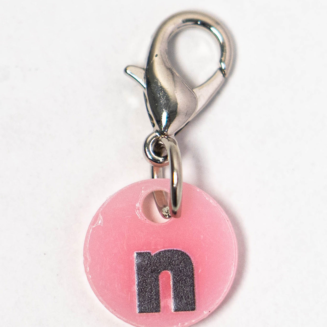 ★アクリル-アルファベット（フック全長1.8cm・モチーフ1.5cm）