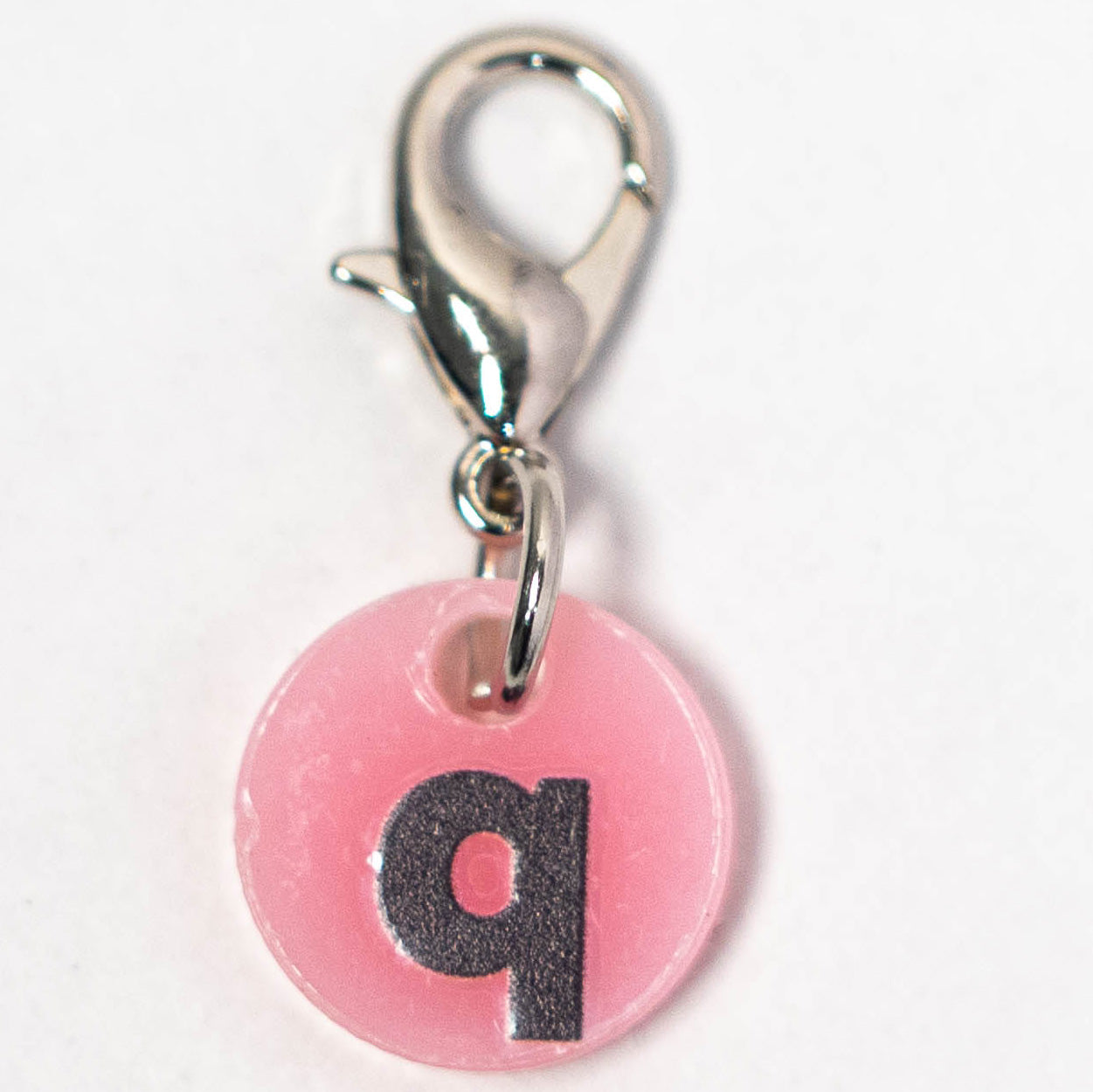 ★アクリル-アルファベット（フック全長1.8cm・モチーフ1.5cm）