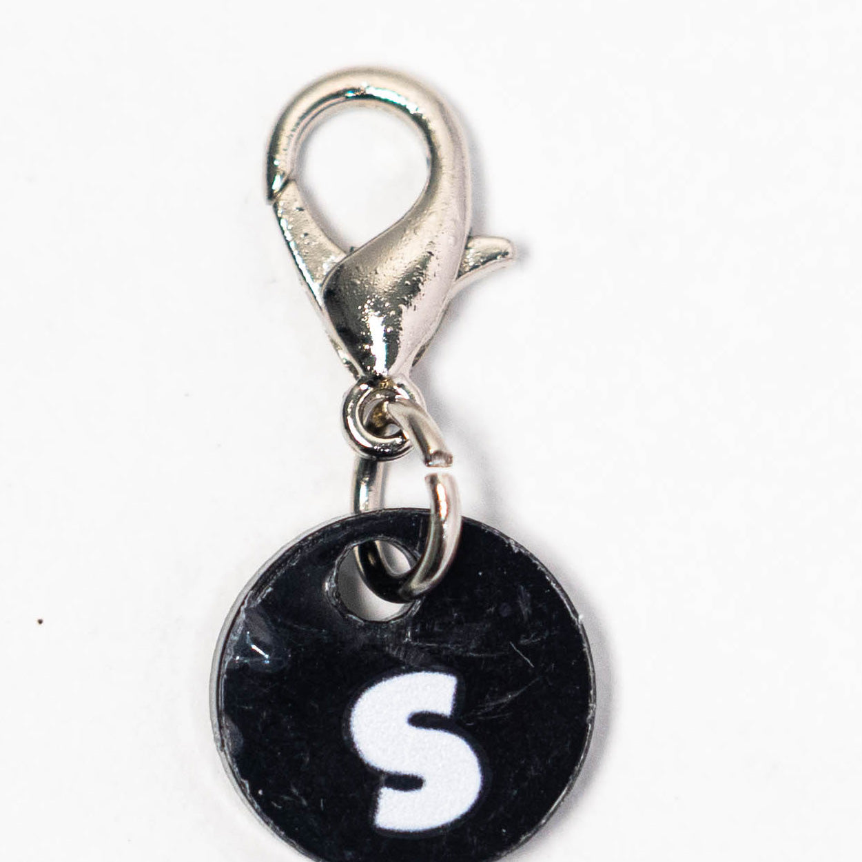 ★アクリル-アルファベット（フック全長1.8cm・モチーフ1.5cm）