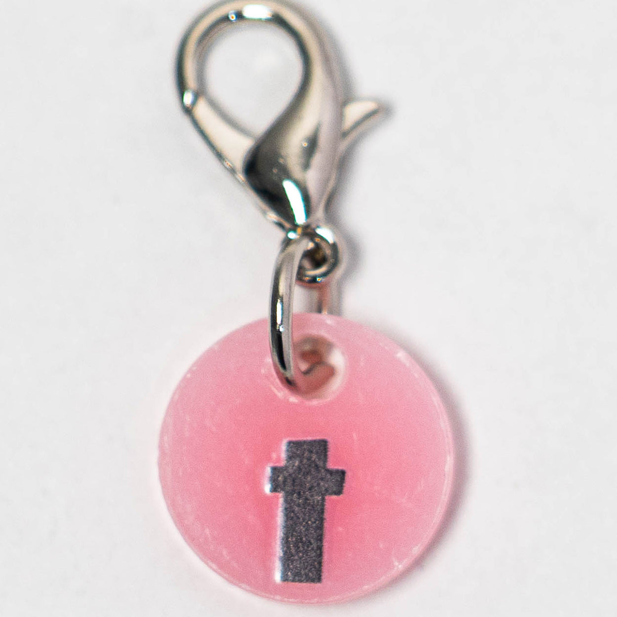 ★アクリル-アルファベット（フック全長1.8cm・モチーフ1.5cm）