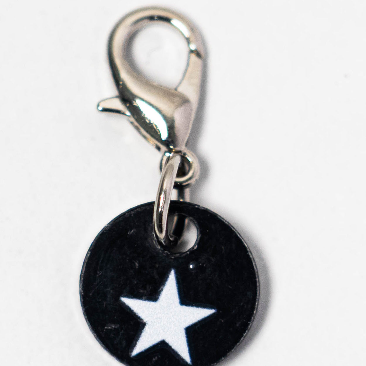 ★アクリル-アルファベット（フック全長1.8cm・モチーフ1.5cm）